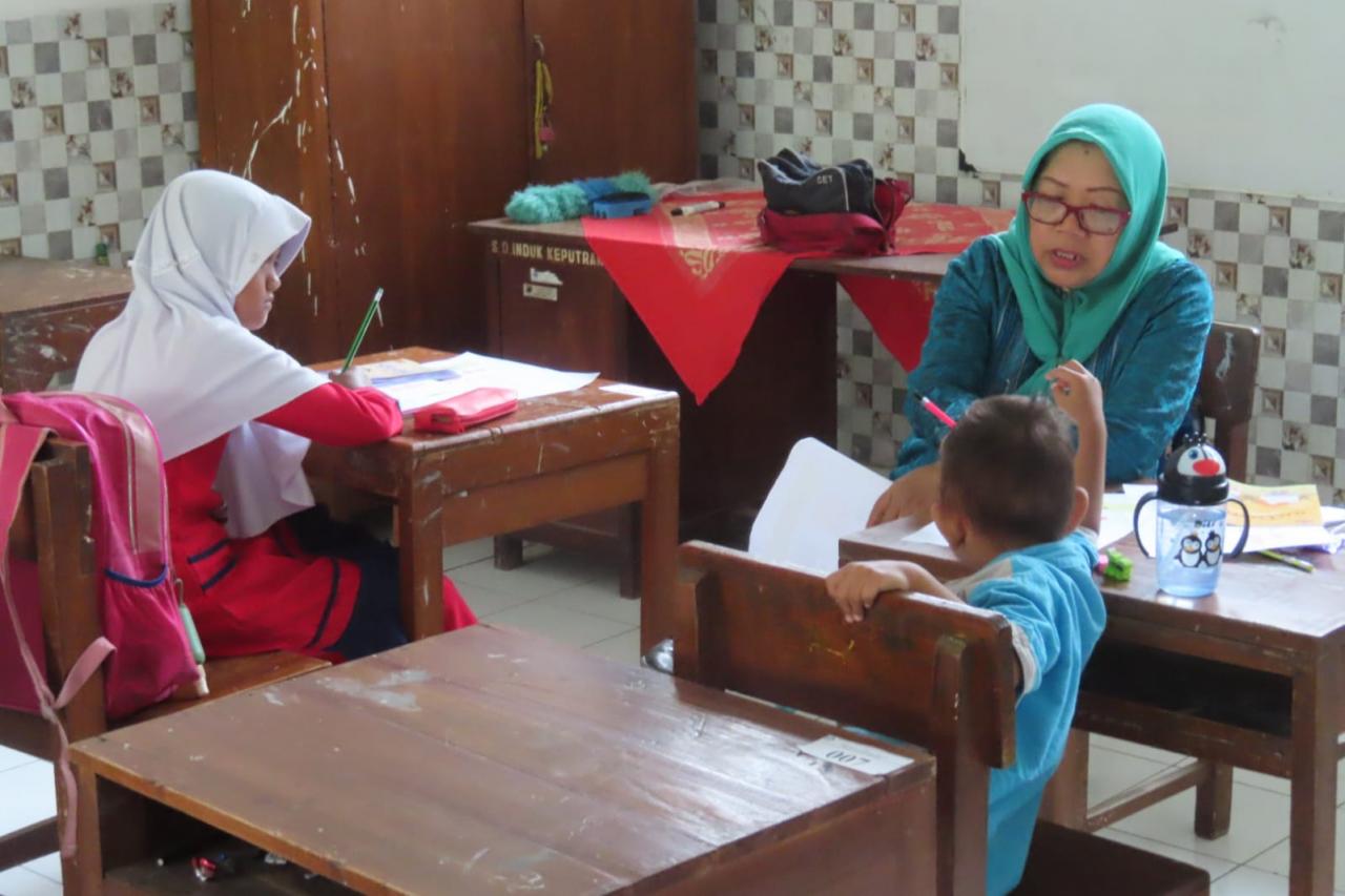 SKB Kota Pekalongan buka kelas tuna rungu. Sumber foto: pekalongankota.go.id
