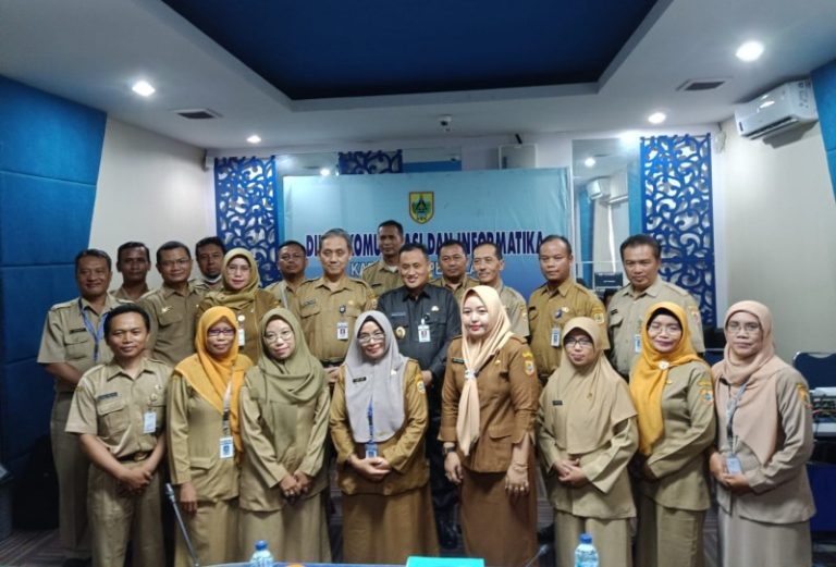 Plt. Bupati Pemalang meluncurkan situs Pelatihan Guru Digital. Sumber foto: pemalangkab.go.id