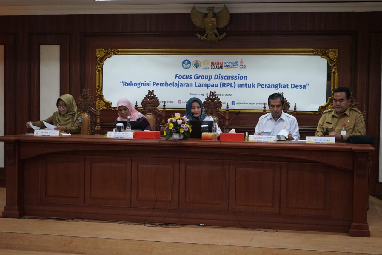 Bupati Blora, Arief Rohman, saat menghadiri FGD RPL di Universitas Negeri Semarang (Unnes), Senin (12/9). Sumber: blorakab.go.id