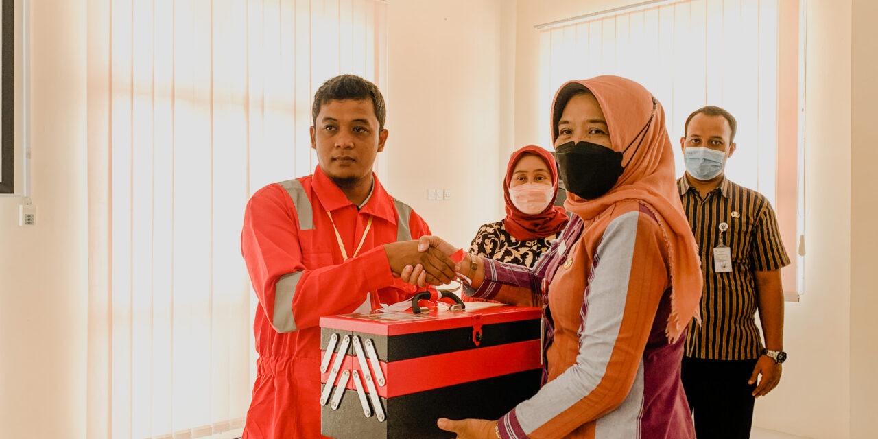 Pemkab Purbalingga saat menyepakati kerja sama dengan Rainbow Moto Builder untuk mengembangkan motor listrik lokal. Sumber: purbalinggakab.go.id