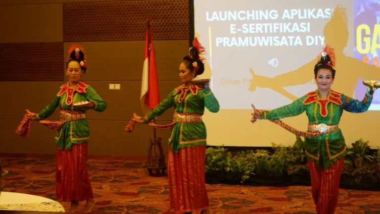 Dinas Pariwisata DIY secara resmi telah melakukan Launching E-Sertifikasi Pramuwisata DIY di Hotel Jambuluwuk Malioboro,Rabu (28/9). Foto: visitingjogja.jogjaprov.go.id