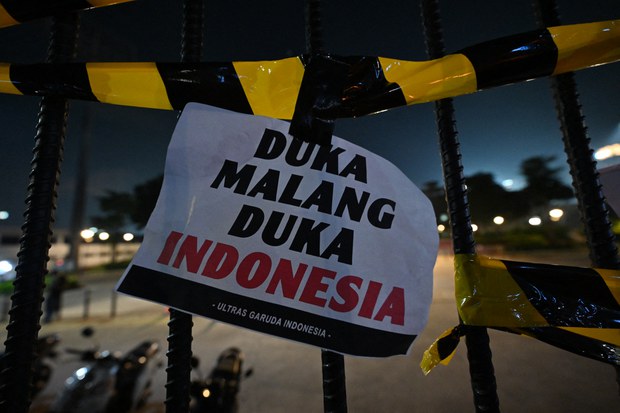 Ucapan belasungkawa tragedy Kanjuruhan Malang. Foto: AFP.com/Berry