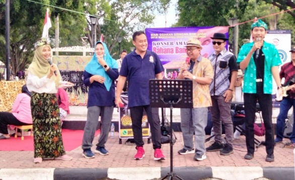 Plt. Bupati Pemalang, Mansur Hidayat saat menghadiri CFD Spesial Hari Batik. Sumber foto: pemalangkab.go.id