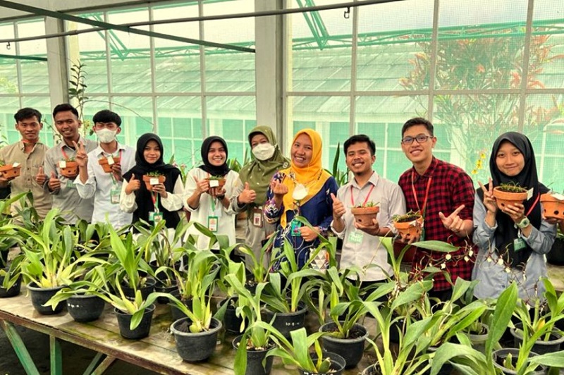 Praktik perbenihan anggrek melalui teknik kultur jaringan hingga proses aklimatisasi agar benih anggrek siap dibudidayakan.  Foto Kementan