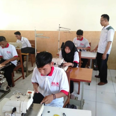 Pemkab Pemalang mampu mencetak 1.000 pemuda siap bekerja melalui pelatihan dari BLK. Sumber foto: Instagram @disnakerpemalang