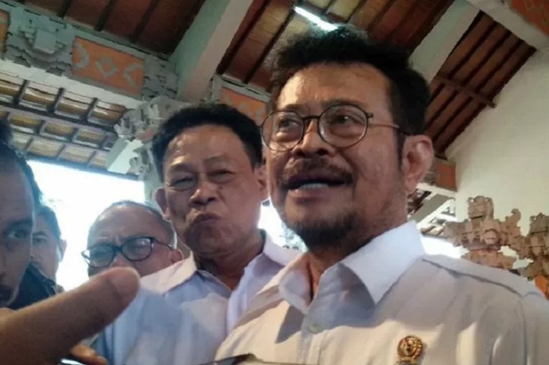  Menteri Pertanian Syahrul Yasin Limpo disela-sela menghadiri penandatanganan nota kesepahaman terkait komitmen Kementerian Pertanian mendorong kegiatan pertanian, perkebunan dan peternakan di Bali, di Denpasar. ANTARA/Ni Luh Rhisma/pri.