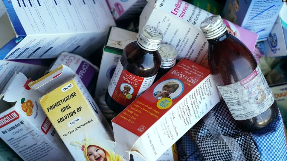 Ilustrasi obat batuk anak. Foto: voa.com/AFP
