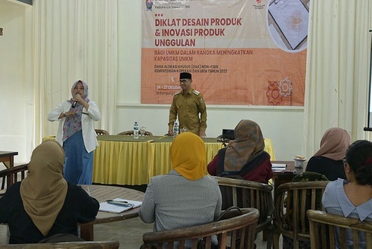 Dinkopdag Temanggung menggelar Diklat Desain Produk dan Inovasi Produk Unggulan bagi pelaku UMKM, Senin (24/10). (Foto: instagram.com/bupati_temanggung)