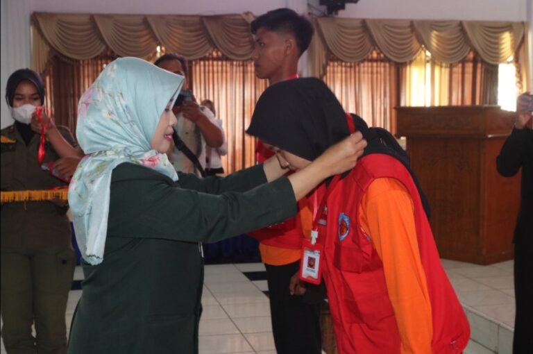 Sekda Kota Tegal kukuhkan Relawan Pemadam Kebakaran. Sumber foto: tegalkota.go.id