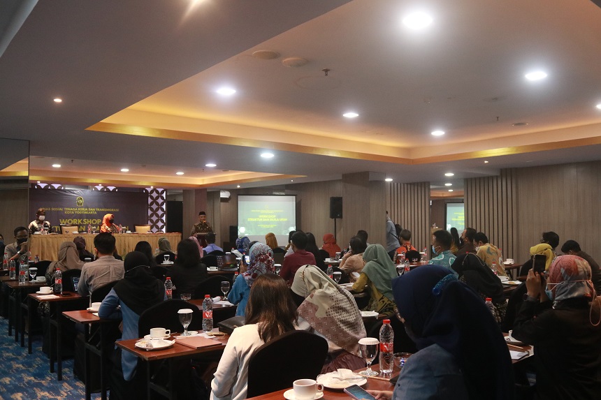 Workshop penyusunan struktur dan skala upah yang digelar Dinsosnakertrans Yogyakarta. Sumber: jogjakota.go.id