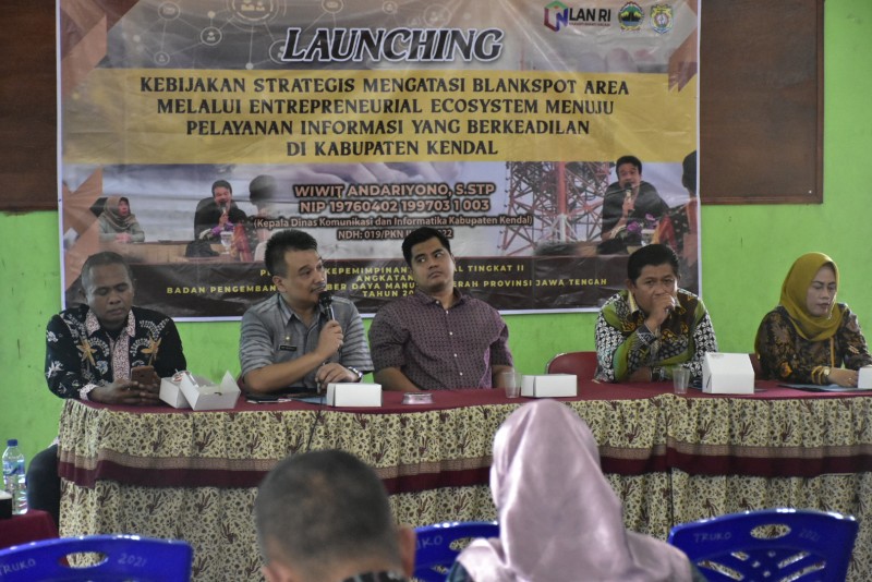 Diskominfo Kendal bersama Komisi C DPRD Kendal saat Launching Kebijakan Strategis Mengatasi Blankspot Area. Foto: kendalkab.go.id
