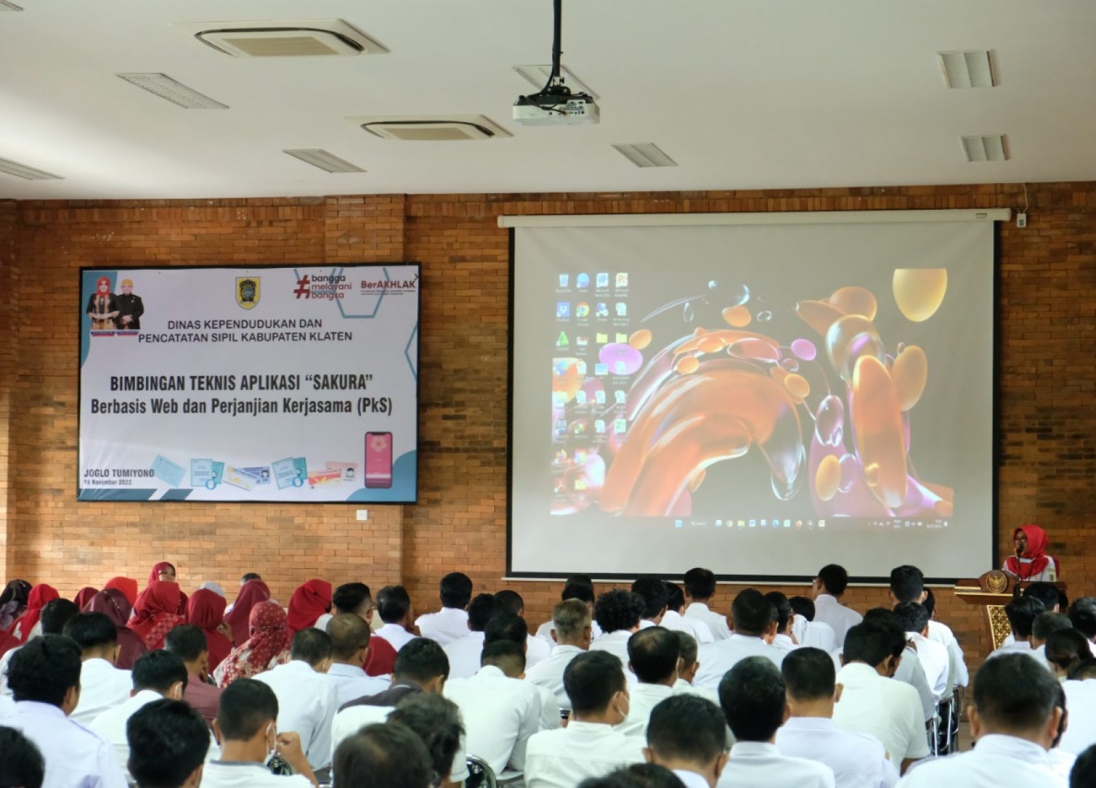 Disdukcapil Klaten menggelar bimtek aplikasi Sakura bagi operator desa, Rabu (16/11). Foto: klatenkab.go.id