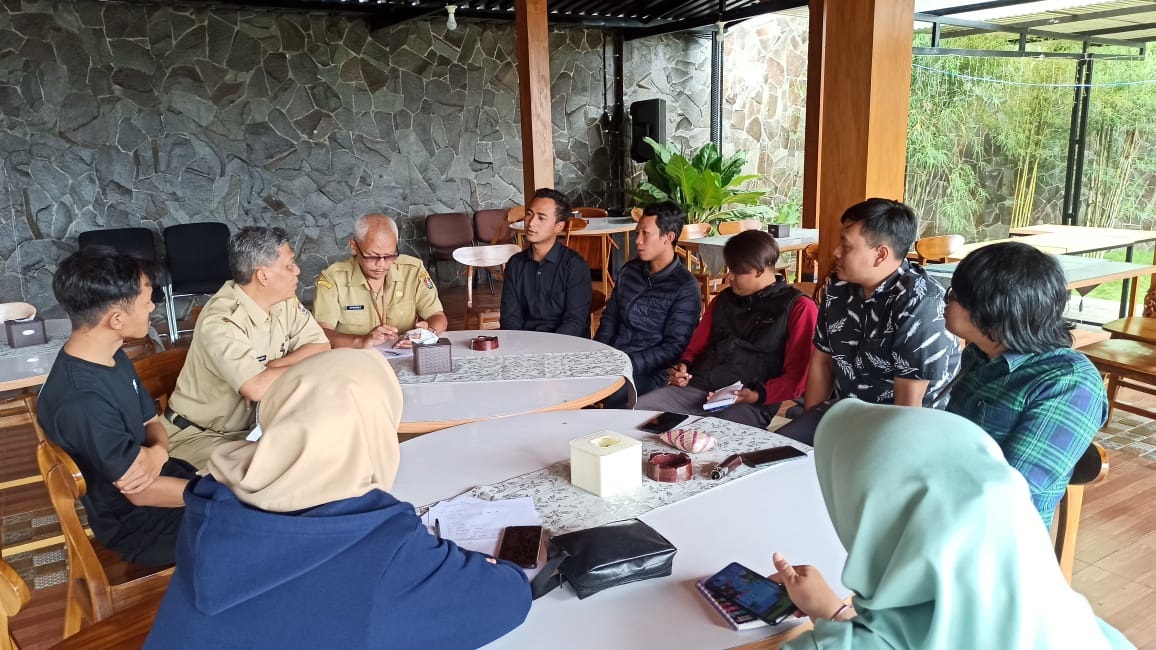 Dinbudpar Kabupaten Temanggung menggelar pertemuan bersama Forkom Destinasi Wisata Temanggung di Sigandul View, Senin (28/11). (Foto: twitter.com/Dinbudpartmg)