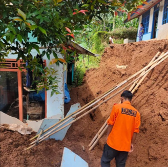 BPBD Pemalang meminta masyarakat Kecamatan Watukumpul waspada potensi tanah longsor. Sumber foto: Instagram @bpbdpemalang_
