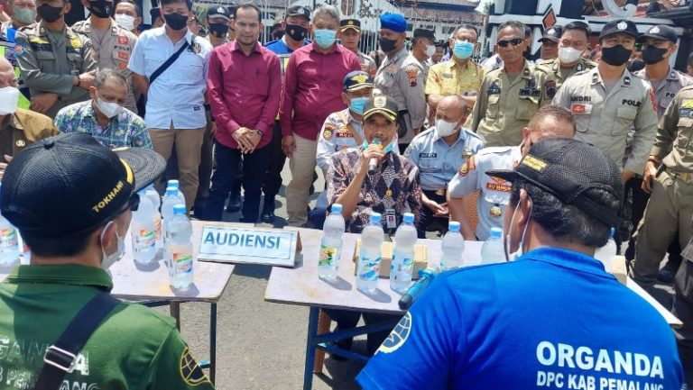 Pj. Sekda Pemalang saat menerima perwakilan aksi damai yang dilakukan Organda. Sumber foto: pemalangkab.go.id