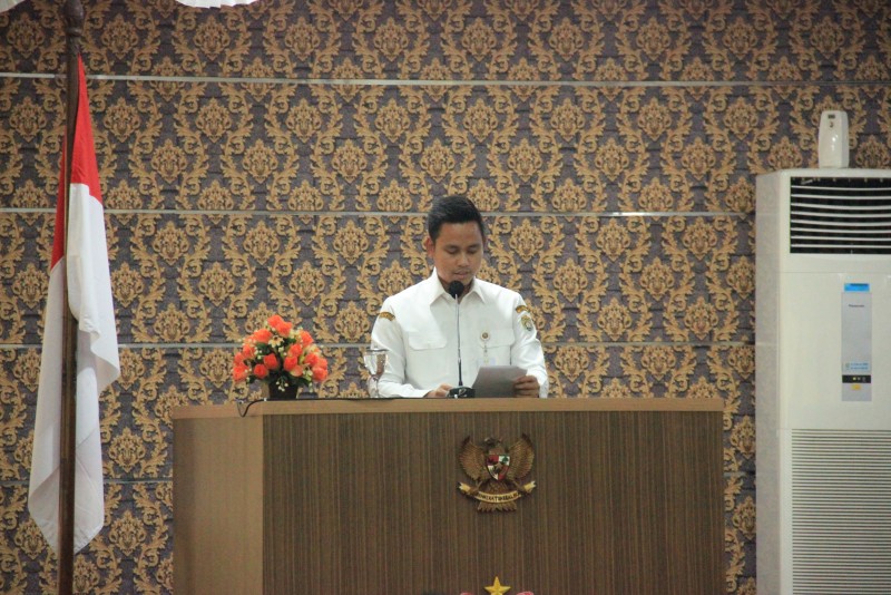 Bupati Kendal, Dico M. Ganinduto saat rapat pembahasan Raperda pemindahan kantor Kecamatan Kaliwungu Selatan. Foto: kendalkab.go.id