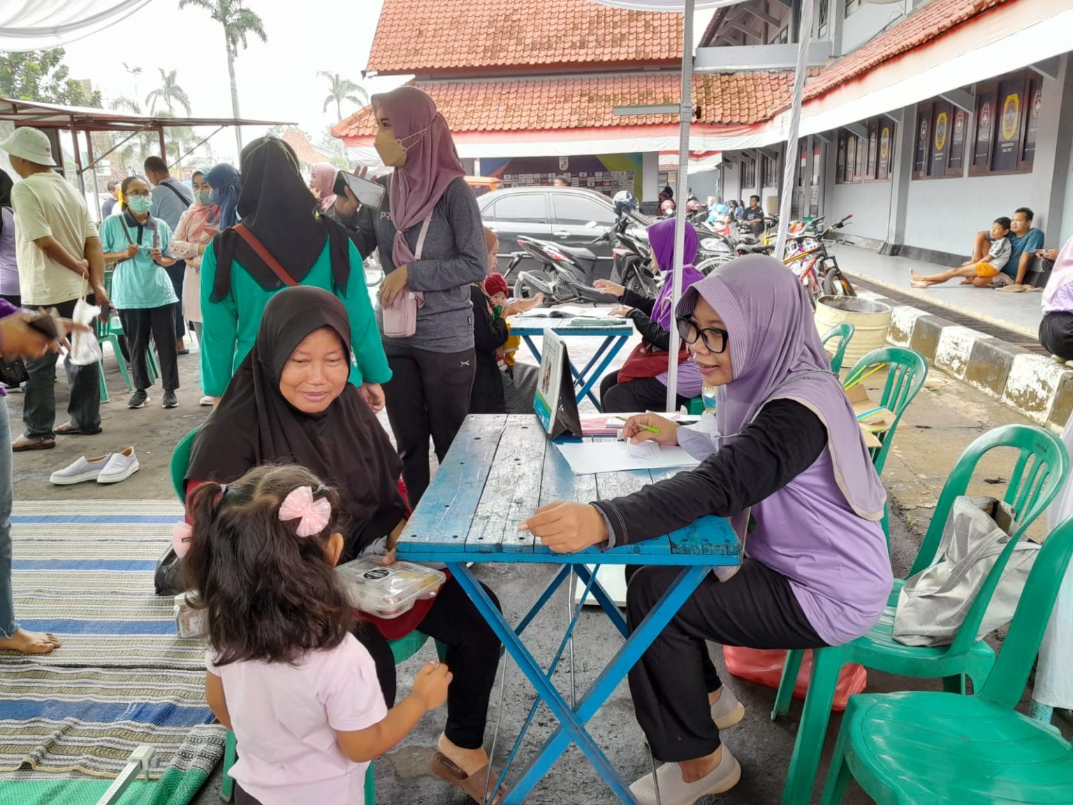 Aktivitas pengecekan kesehatan anak di Pati. Foto: jatengprov.go.id