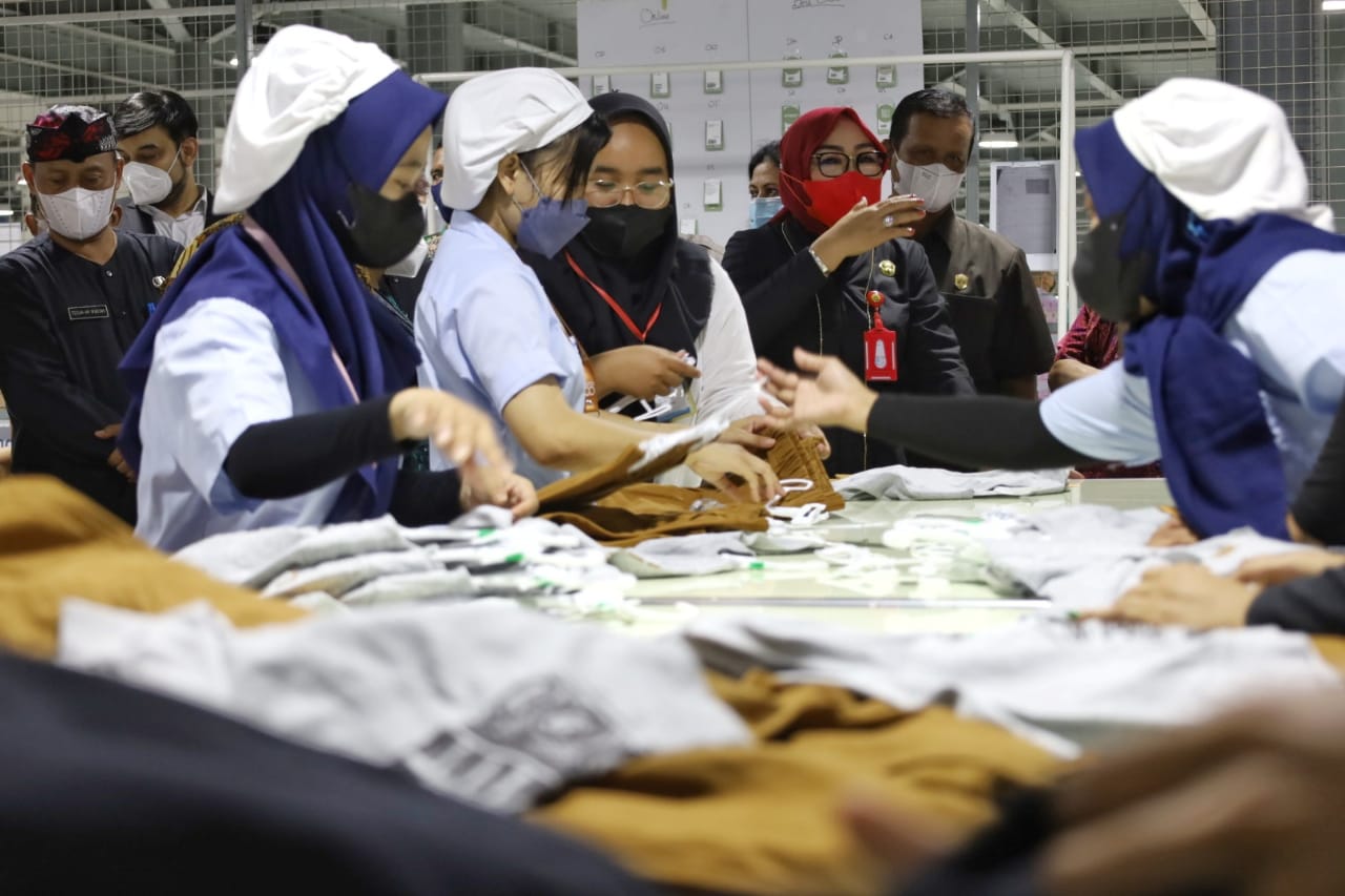 Aktivitas pekerja PT Sai Apparel Grobogan. Foto: grobogan.go.id