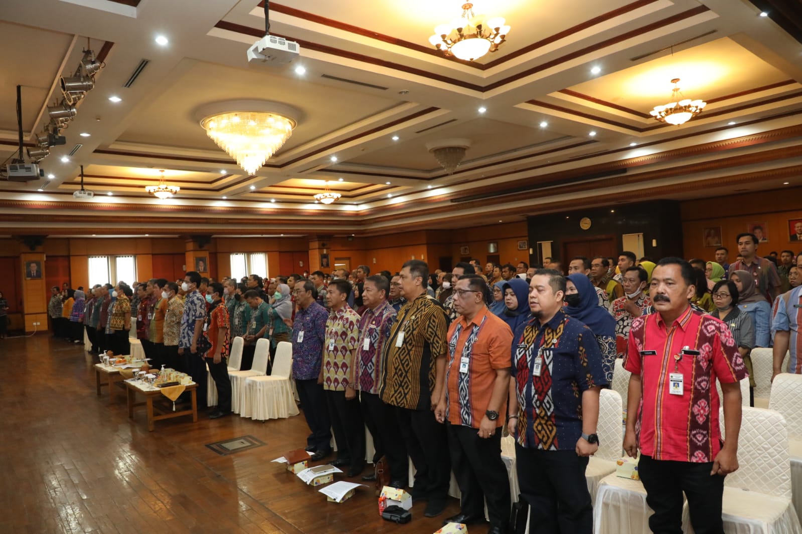 Ratusan ASN Bapenda Jateng saat meneken pakta integritas antikorupsi. Foto: jatengprov.go.id