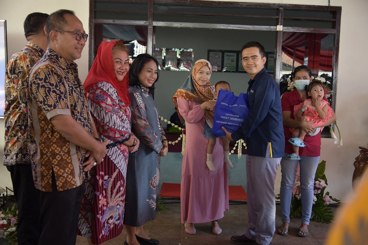 Wali Kota Semarang, Menteri PPPA RI beserta jajaran dalam Peluncuran Rumah Penanganan Stunting Lintas Sektor Bagi Bayi Bawah Dua Tahun (Rumah Pelita) di Kecamatan Semarang Barat. foto: semarangkota.go.id