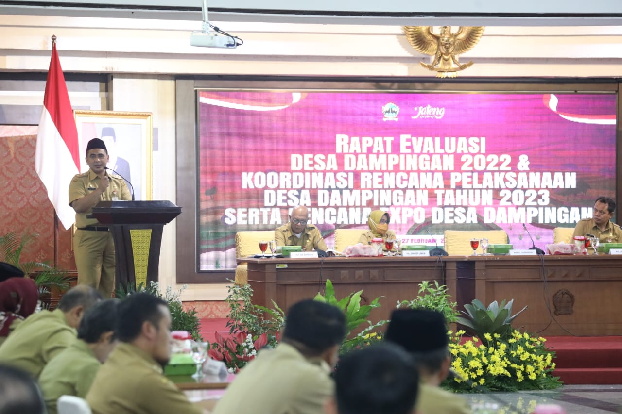 Gubernur dan Kepala OPD Jateng serta Kepala Daerah Kabupaten/Kota se-Provinsi Jateng saat Rapat Evaluasi Desa Dampingan 2022 serta Koordinasi Rencana Pelaksanaan Desa Dampingan Tahun 2023 dan Expo Desa Dampingan. Foto: jatengprov.go.id