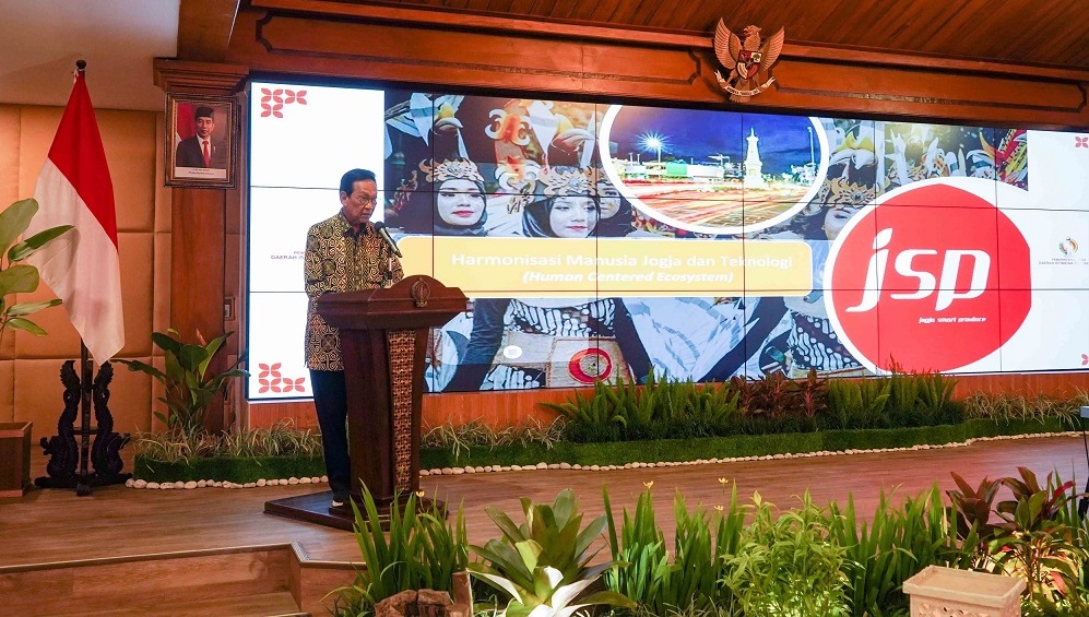 Gubernur DIY saat Penandatanganan MoU antara Pemda DIY dan Kemenkominfo RI tentang Gerakan Menuju Provinsi Cerdas DIY 2023. Foto: jogjaprov.go.id