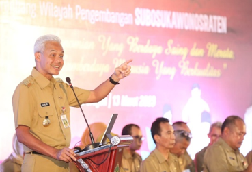 Gubernur Jawa Tengah, Ganjar Pranowo saat menghadiri Roadshow Musrenbang di Wilayah Pengembangan Subosukawonosraten. Sumber foto: jatengprov.go.id