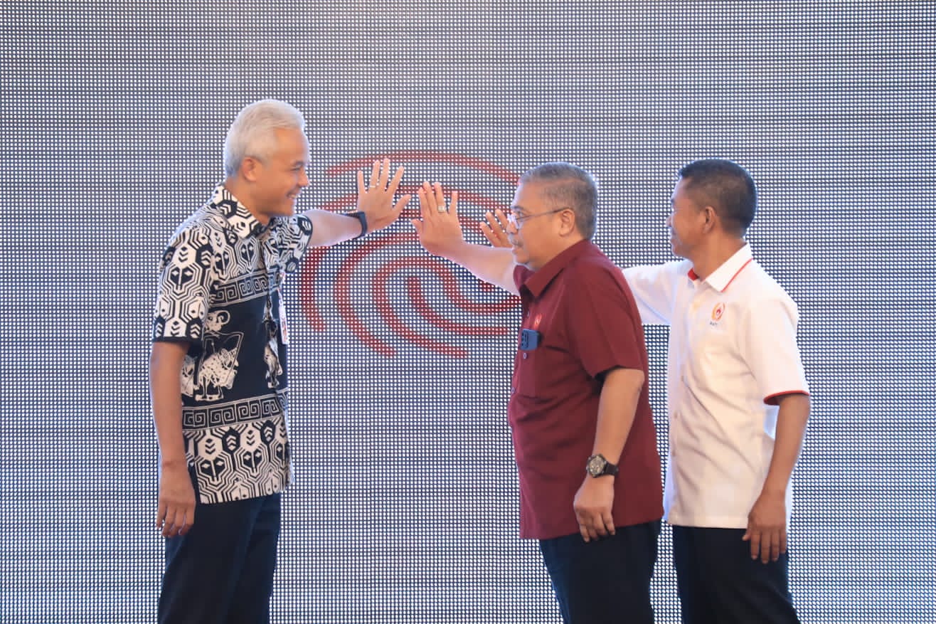 Gubernur Jawa Tengah saat meluncurkan aplikasi Si Sakti. Sumber foto: jatengprov.go.id