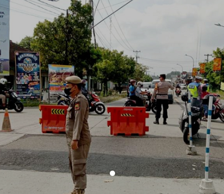 Dishub dan Satpol PP beserta Kepolisian Kabupaten Sragen Memantau dan Mengatur Lalu Lintas. Foto: sragenkab.go.id