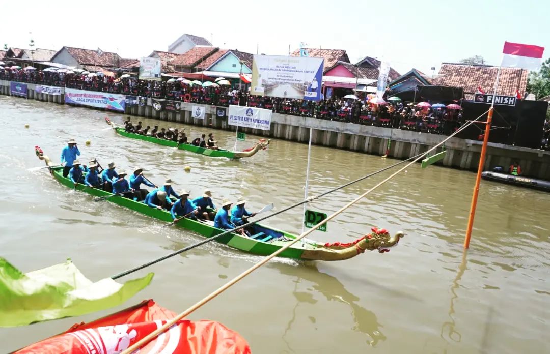 Lomba Dayung Tradisional di Sungai Klidang Lor, Kecamatan Batang. Foto: instagram @kominfobatang