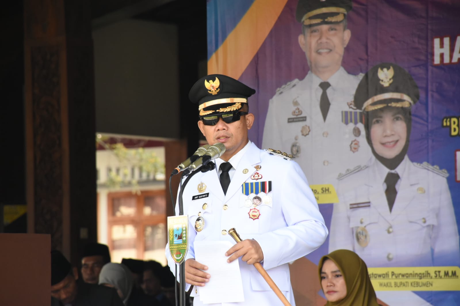 Bupati Kebumen, Arif Sugiyanto saat pelaksanaan upacara peringatan Hardiknas sekaligus upacara Hari Otonomi Daerah XXVII. Sumber foto: kebumenkab.go.id