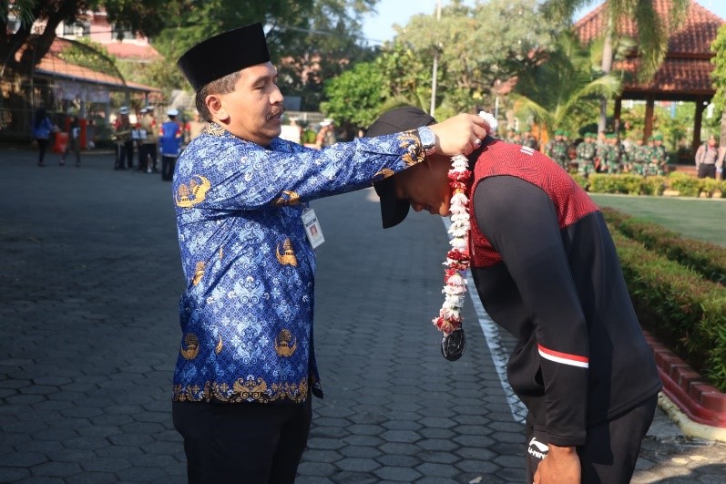 Pemberian penghargaan Pemkab Jepara kepada Atlet. Sumber Foto: jatengprov.go.id