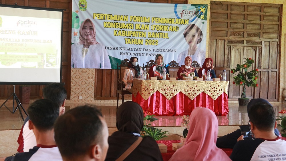 Kepala DKP beserta Jajaran dan Peserta Pertemuan Forum Peningkatan Konsumsi Ikan (Forikan) tingkat Kabupaten Bantul. Foto: bantulkab.go.id