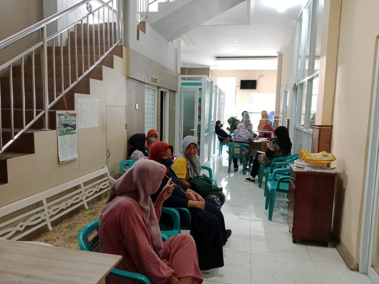 Pemkot Pekalongan melaksanakan pelayanan KB gratis. Sumber foto: pekalongankota.go.id