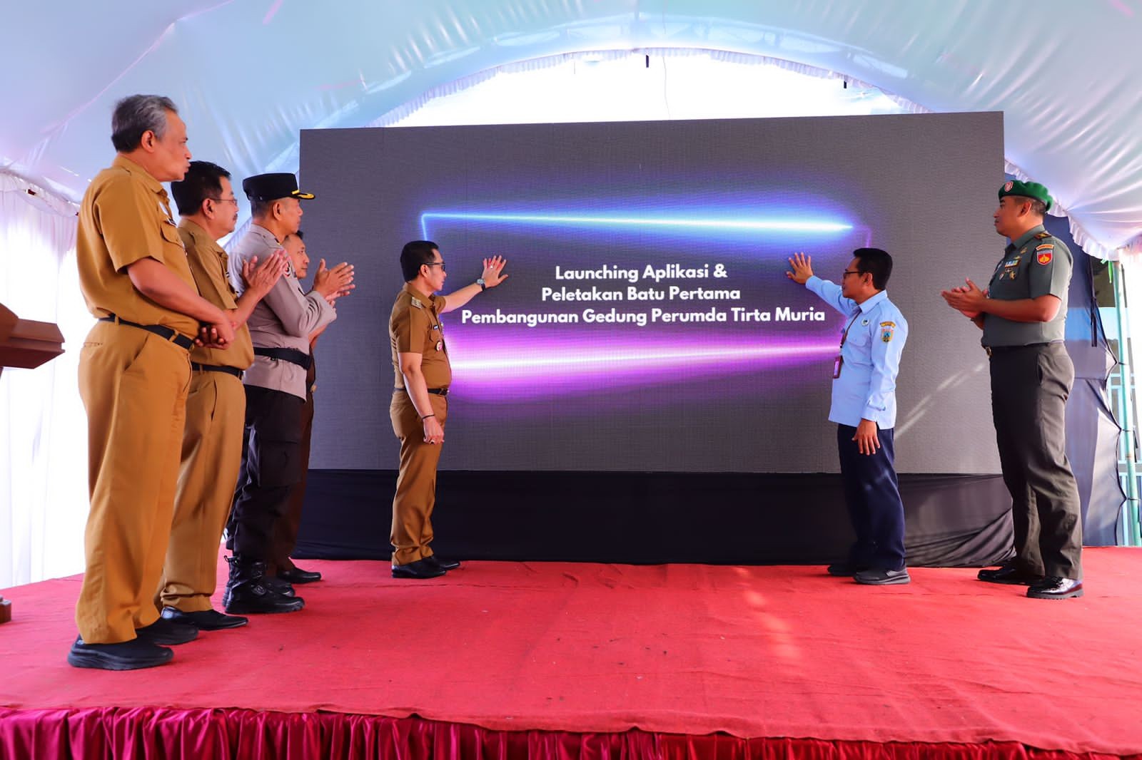 Bupati Kudus, Dandim 0722/Kudus dan Dirut Perumda Tirta Muria beserta Jajaran saat Peresmian Aplikasi Perumda Tirta Muria Mobile. Foto: kuduskab.go.id