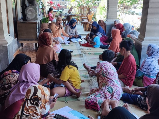 Wakil Ketua Komisi A DPRD Sleman, Ani Martanti saat bertemu dengan PKK Dusun Tanjung, Wukirsari, Cangkringan. Foto: Dk. PKK Dusun Tanjung