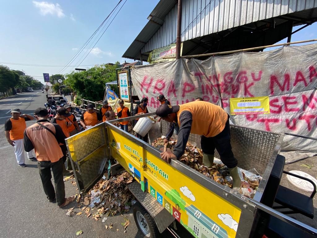 Aktivitas Depo Sampah Argolubang Baciro. Foto: jogjakota.go.id