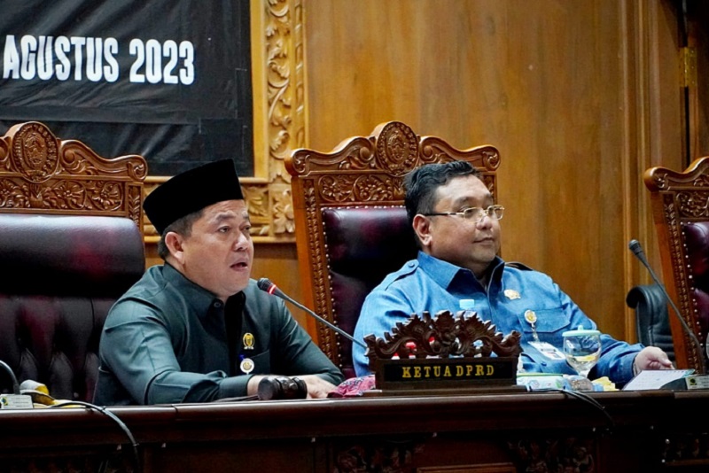 Ketua DPRD Pati (kiri). Foto istimewa