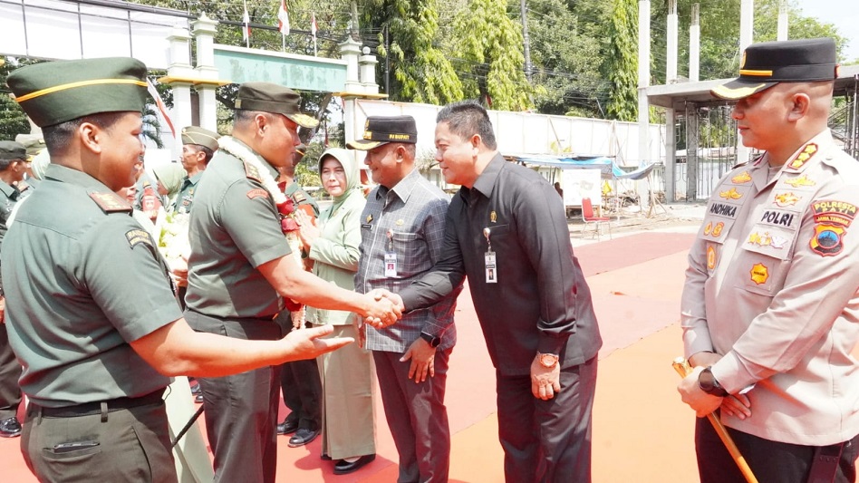 Pangdam tiba bersama Ketua Persit KCK PD IV/Diponegoro Novita Widi Prasetijono dan rombongan di Kodim 0718/Pati, Rabu (2/8/2023).  Foto istimewa