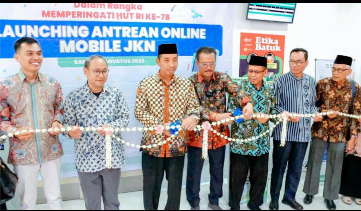 Bupati Rembang resmikan antrean online di RS PKU Muhammadiyah Pamotan. Sumber foto: rembangkab.go.id