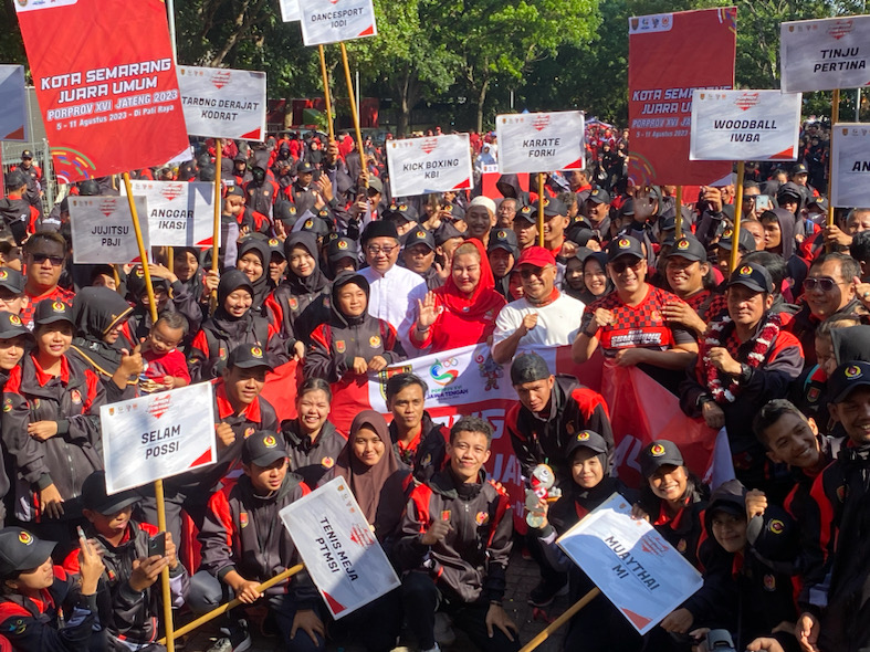 Wali Kota Semarang bersama Atlet, Pelatih dan Official Kota Semarang untuk Porprov Jateng 2023. Foto: semarangkota.go.id