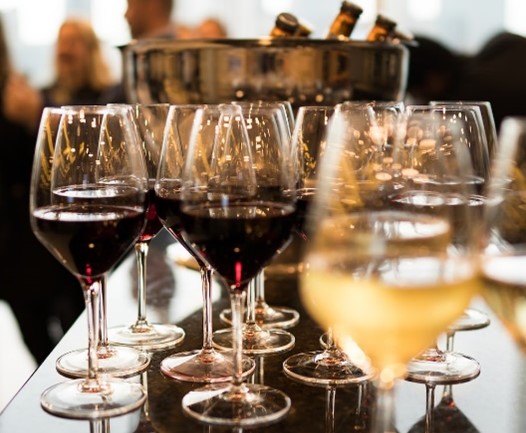 Ilustrasi wine. Foto: unsplash.com