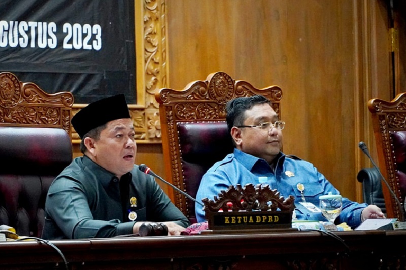 Ketua DPRD Kabupaten Pati Ali Badrudin (kiri). Foto istimewa