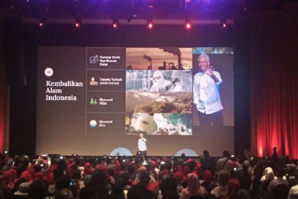 Bakal calon presiden Ganjar Pranowo menyampaikan program-program unggulan dalam acara bertajuk "Ganjar Jawab Tantangan Masa Depan Indonesia" di Djakarta Theater, kawasan Menteng, Jakarta, Minggu (17/9). Alinea.id/Kudus Purnomo Wahidin.