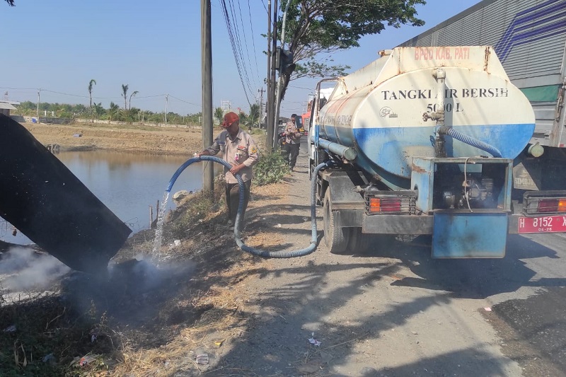 Politikus dari fraksi Partai Golkar ini mengusulkan, agar setidaknya terdapat satu armada pemadam kebakaran di setiap kecamatan di Kabupaten Pati.  Foto istimewa
