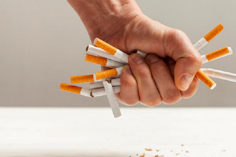 Ilustrasi-konsumsi rokok. Freepik