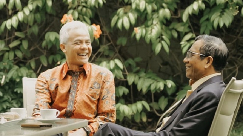 Bakal calon presiden Ganjar Pranowo (kiri) bersama Menko Polhukam Mahfud MD (kanan). Foto Instagram @ganjar_pranowo.