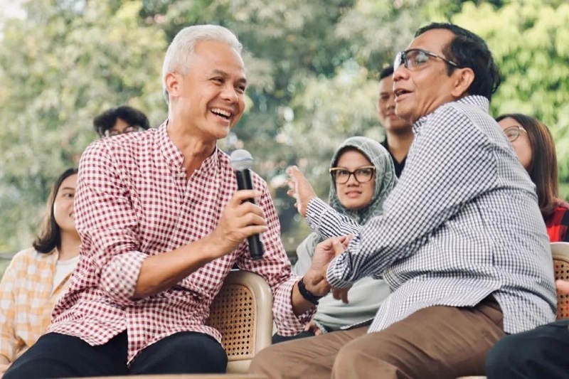 Bakal calon presiden Ganjar Pranowo (kiri) bersama Menko Polhukam Mahfud MD (kanan). Foto Instagram @mohmahfudmd.