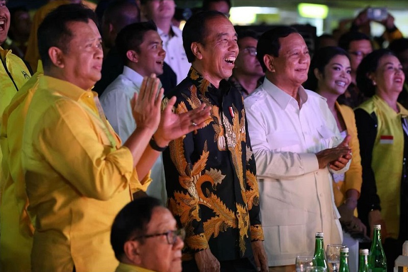 Presiden Joko Widodo (Jokowi) bersama bacapres Prabowo Subianto hadir dalam perayaan HUT Golkar di Jakarta, Senin (6/11). /Foto Instagram @prabowo