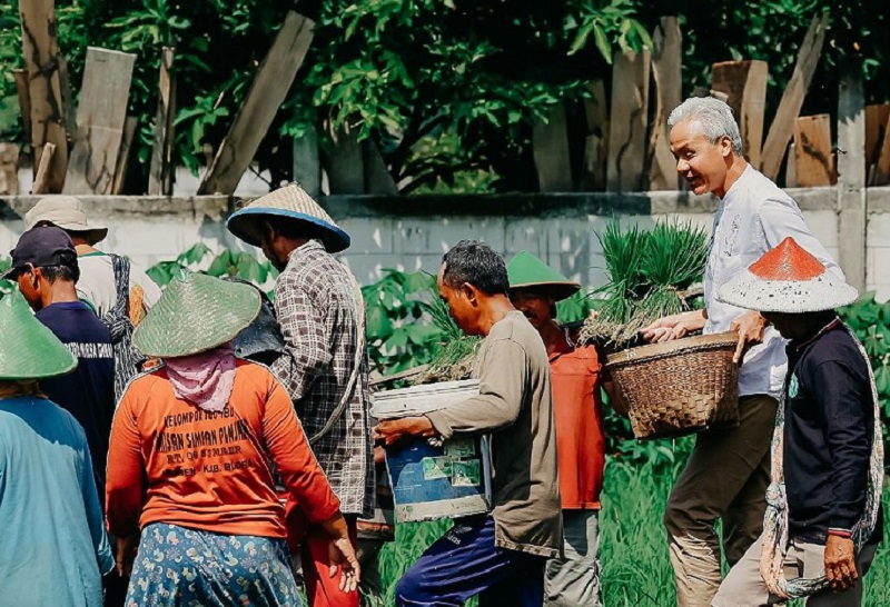Calon presiden nomor urut 3 Ganjar Pranowo mengunjungi kelompok petani di Sulang, Rembang, Jawa Tengah, Januari 2024. Foto Instagram @ganjar_pranowo.